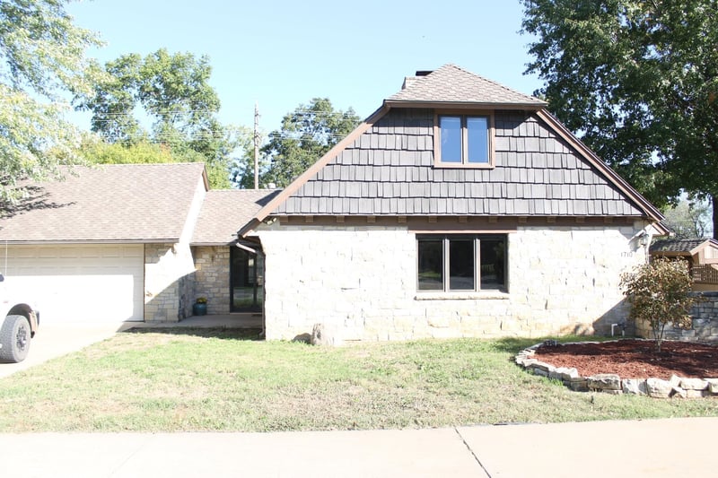 1710 Cotswold Ln, Winfield, KS 67156