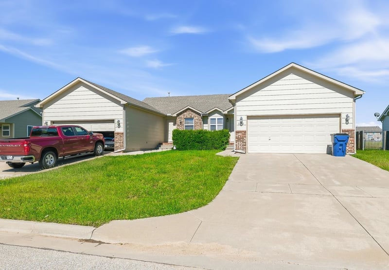 3345 N Governeour Cir, Wichita, KS 67226