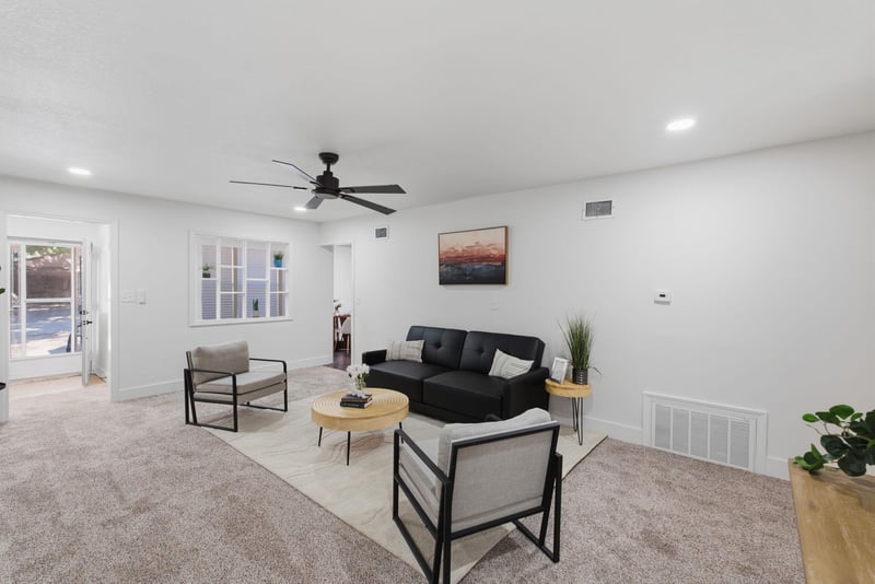 3129 E Glen Oaks Dr, Wichita, KS 67216
