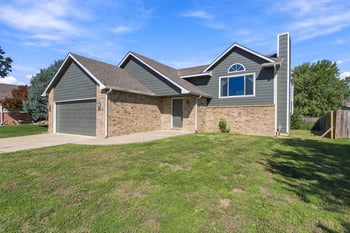 134 E Creekstone St, Mulvane, KS 67110