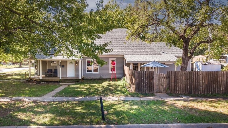 1212 E 7th Ave, Winfield, KS 67156