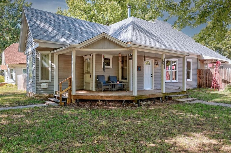 1212 E 7th Ave, Winfield, KS 67156