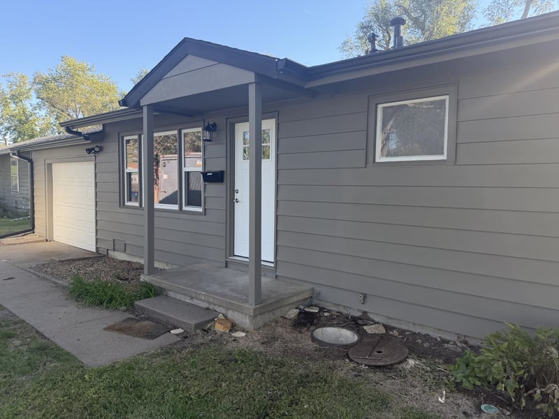 1407 Oak St, Salina, KS 67401