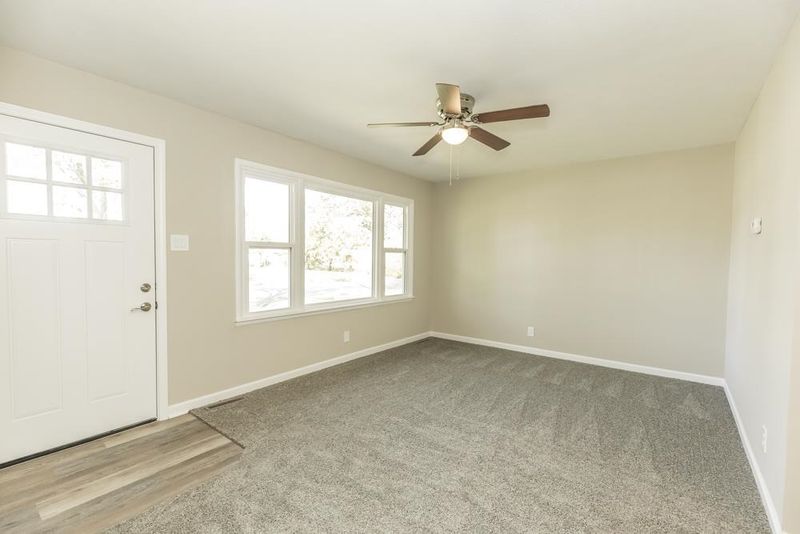 1407 Oak St, Salina, KS 67401