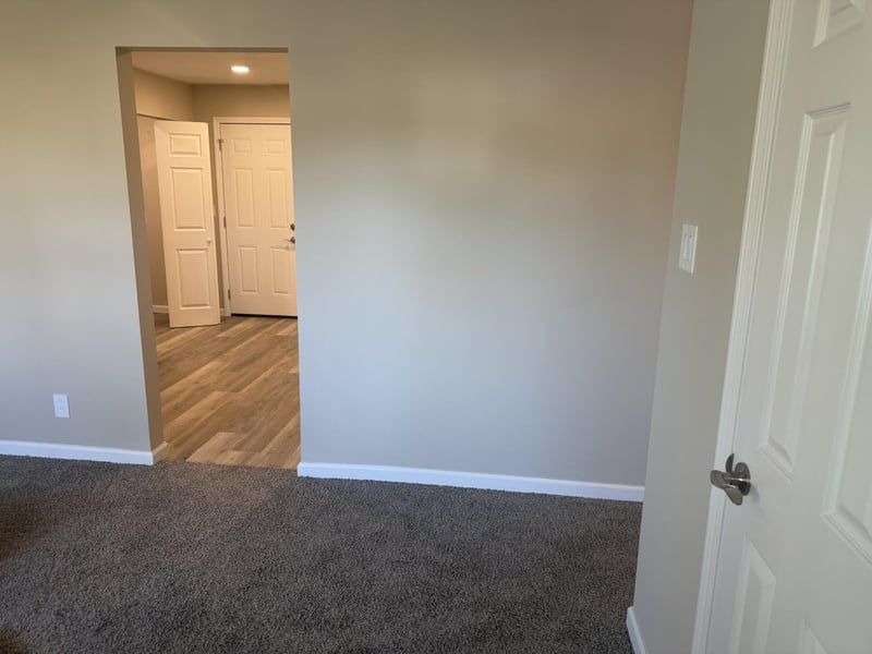 1407 Oak St, Salina, KS 67401
