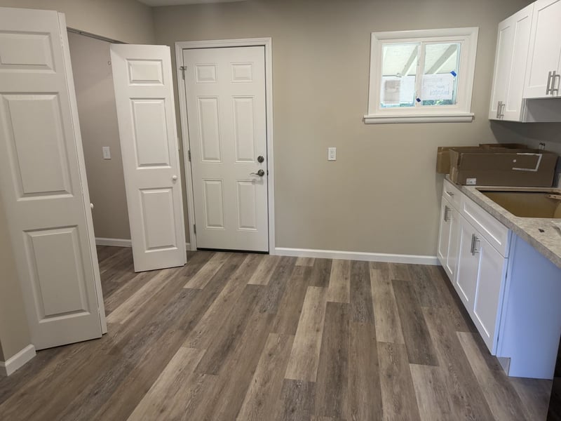 1407 Oak St, Salina, KS 67401