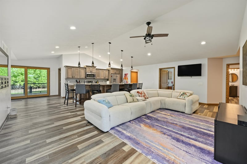 900 Emerald Dr, Lindsborg, KS 67456