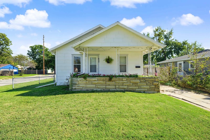 833 Sheridan St, Salina, KS 67401
