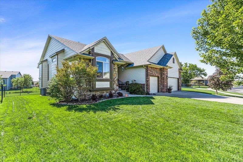 813 W Ledgestone St, Andover, KS 67002
