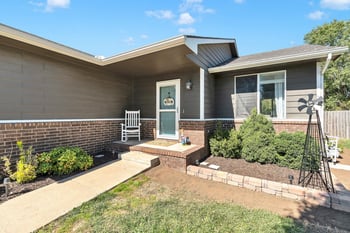 1055 E Splitwood Way Ct, Derby, KS 67037