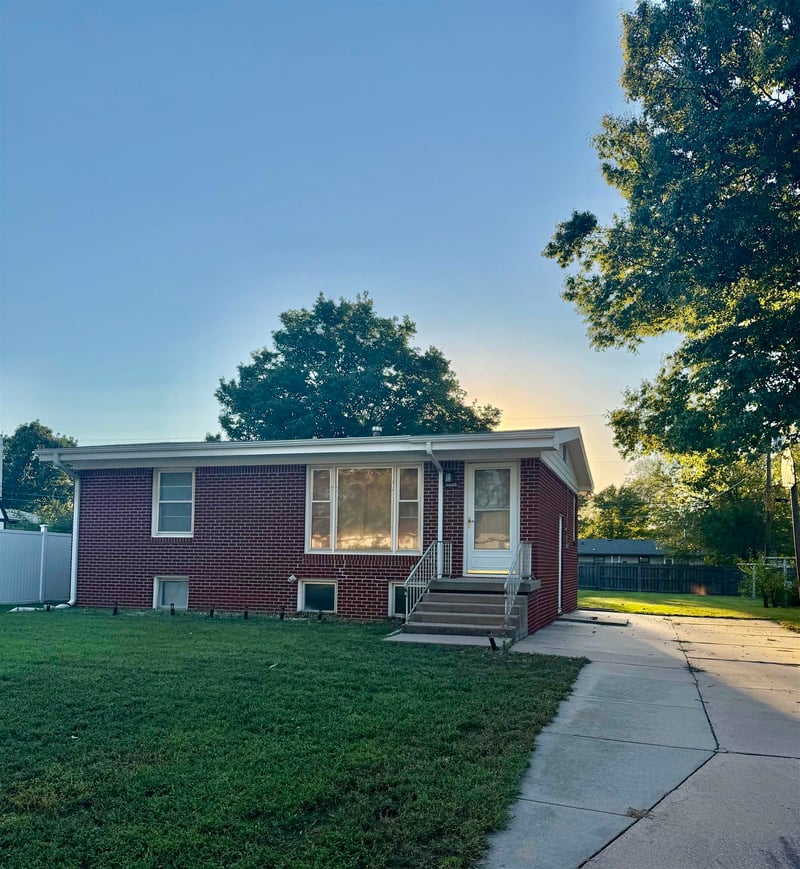 1017 S Poplar, Newton, KS 67114