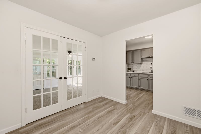1044 N Old Manor Rd, Wichita, KS 67208