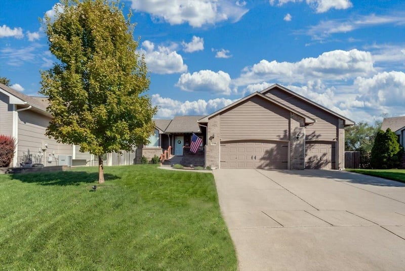 2430 S Westgate Ct, Wichita, KS 67215
