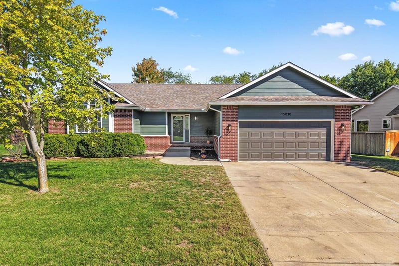 15818 E Woodcreek St, Wichita, KS 67230