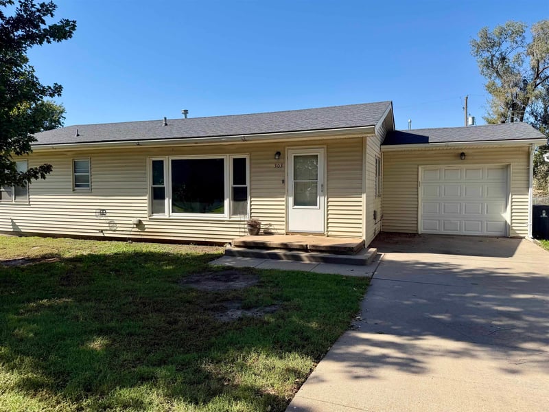 303 N Hillside St, El Dorado, KS 67042