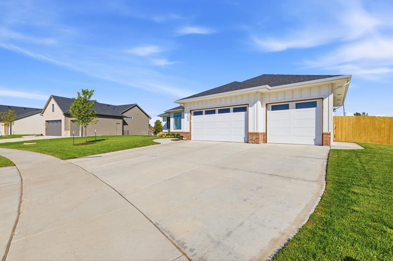 9634 W Cedar Ln, Maize, KS 67101