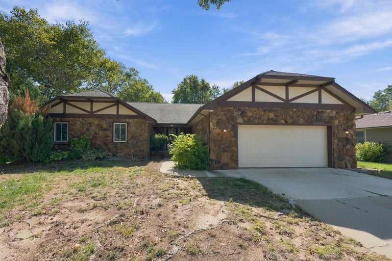 1204 N Armstrong Ct, Derby, KS 67037