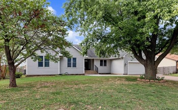 227 W Pineview Dr, Andover, KS 67002