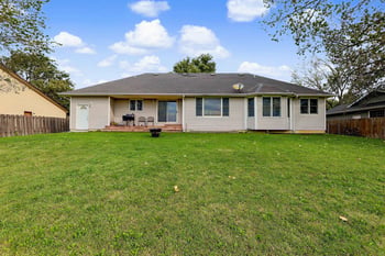 227 W Pineview Dr, Andover, KS 67002