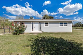 2236 E 53rd St, Wichita, KS 67216