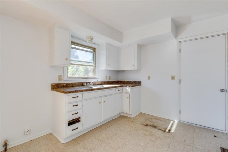 2236 E 53rd St, Wichita, KS 67216