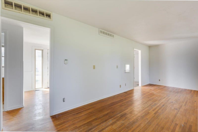 2236 E 53rd St, Wichita, KS 67216