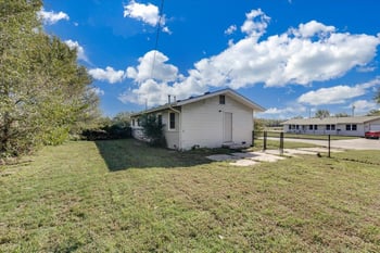 2236 E 53rd St, Wichita, KS 67216