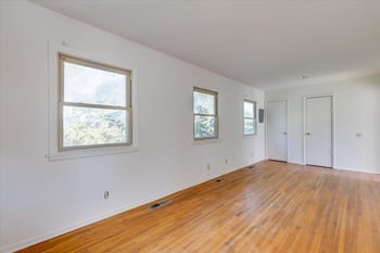 2236 E 53rd St, Wichita, KS 67216