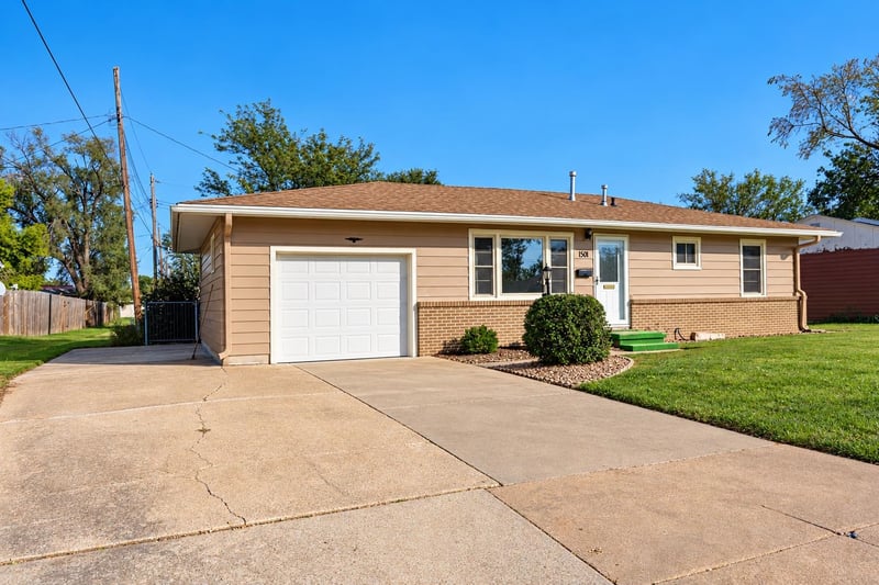 1501 Beach St, Salina, KS 67401