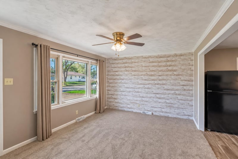 1501 Beach St, Salina, KS 67401