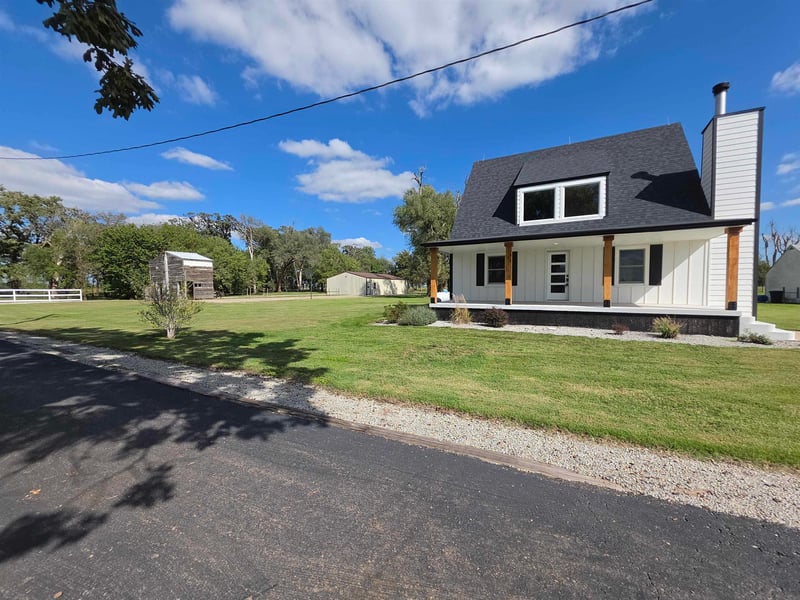 10003 NW 108th St, Moundridge, KS 67107