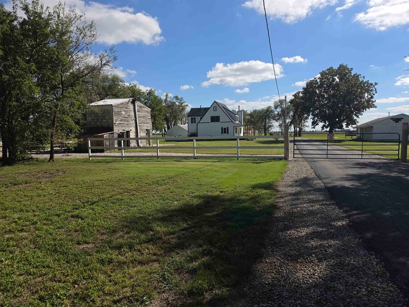 10003 NW 108th St, Moundridge, KS 67107