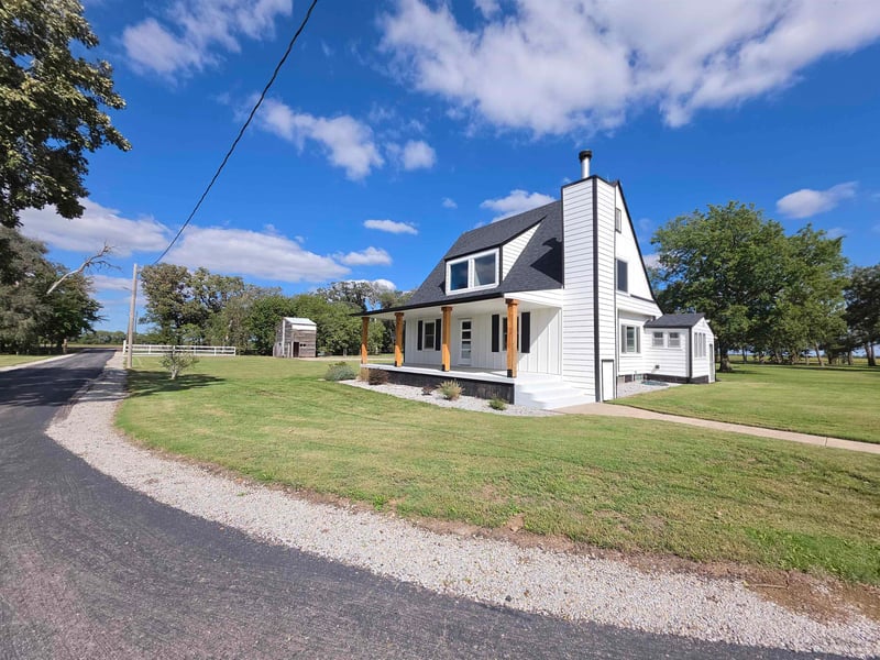 10003 NW 108th St, Moundridge, KS 67107