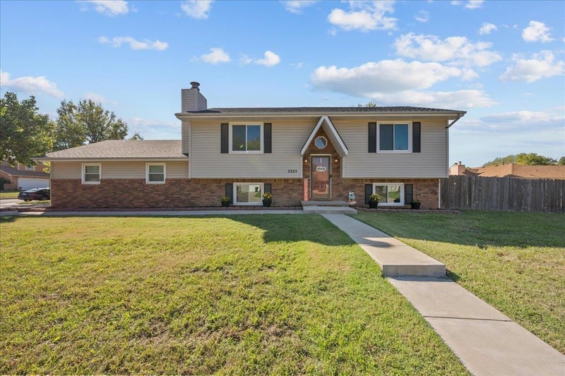 2225 S Dalton St, Wichita, KS 67207