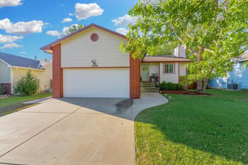 1206 N Manchester Ct, Wichita, KS 67212