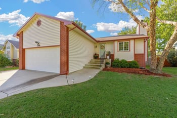 1206 N Manchester Ct, Wichita, KS 67212