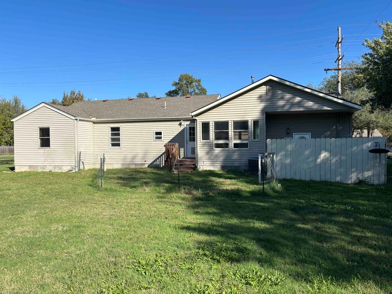 305 W 30th Ave, Hutchinson, KS 67502