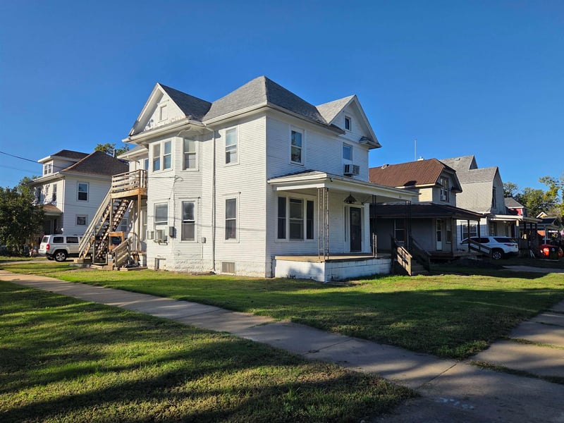 601 W Iron Ave A, B, Salina, KS 67401
