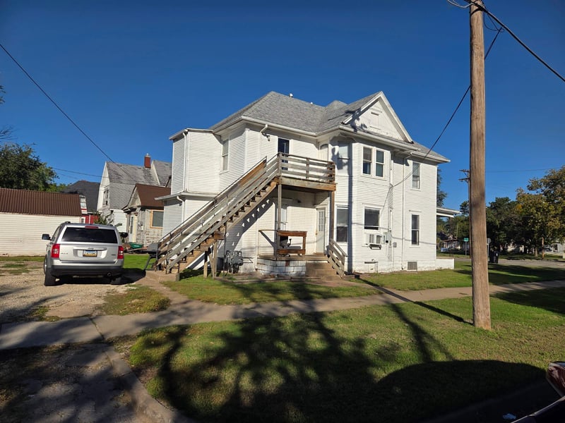 601 W Iron Ave A, B, Salina, KS 67401