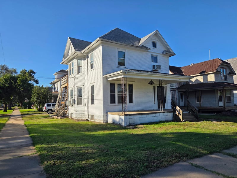 601 W Iron Ave A, B, Salina, KS 67401