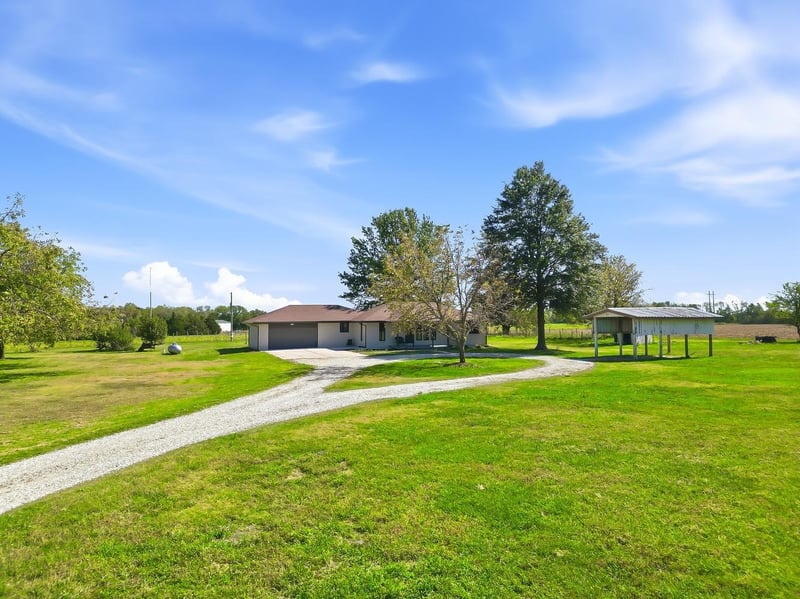 10237 SW 15th St, Towanda, KS 67144