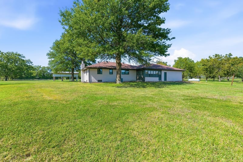 10237 SW 15th St, Towanda, KS 67144