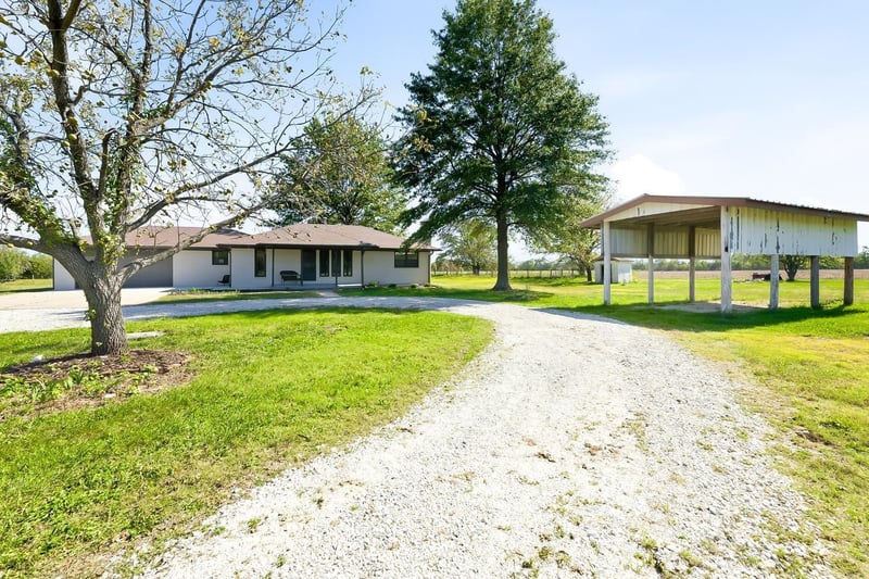 10237 SW 15th St, Towanda, KS 67144