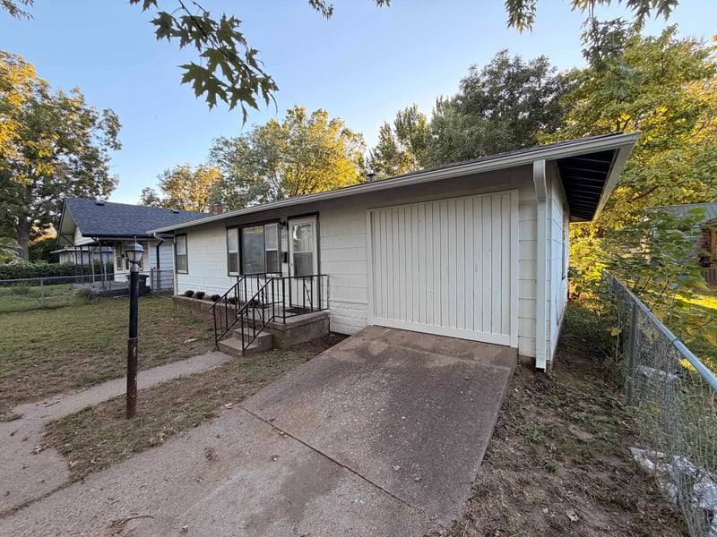1435 N 3rd St, Arkansas City, KS 67005