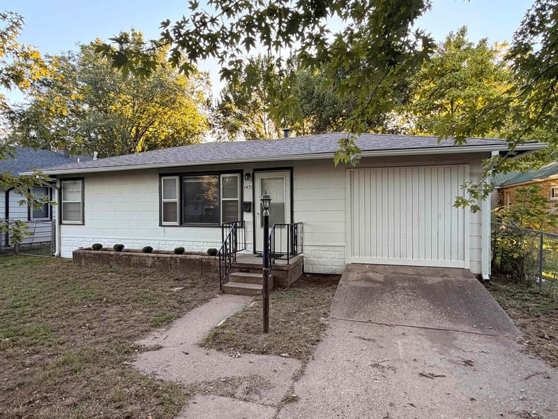 1435 N 3rd St, Arkansas City, KS 67005