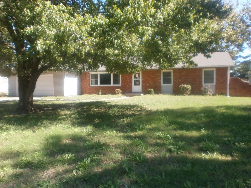 1426 N Walnut St, Mcpherson, KS 67460