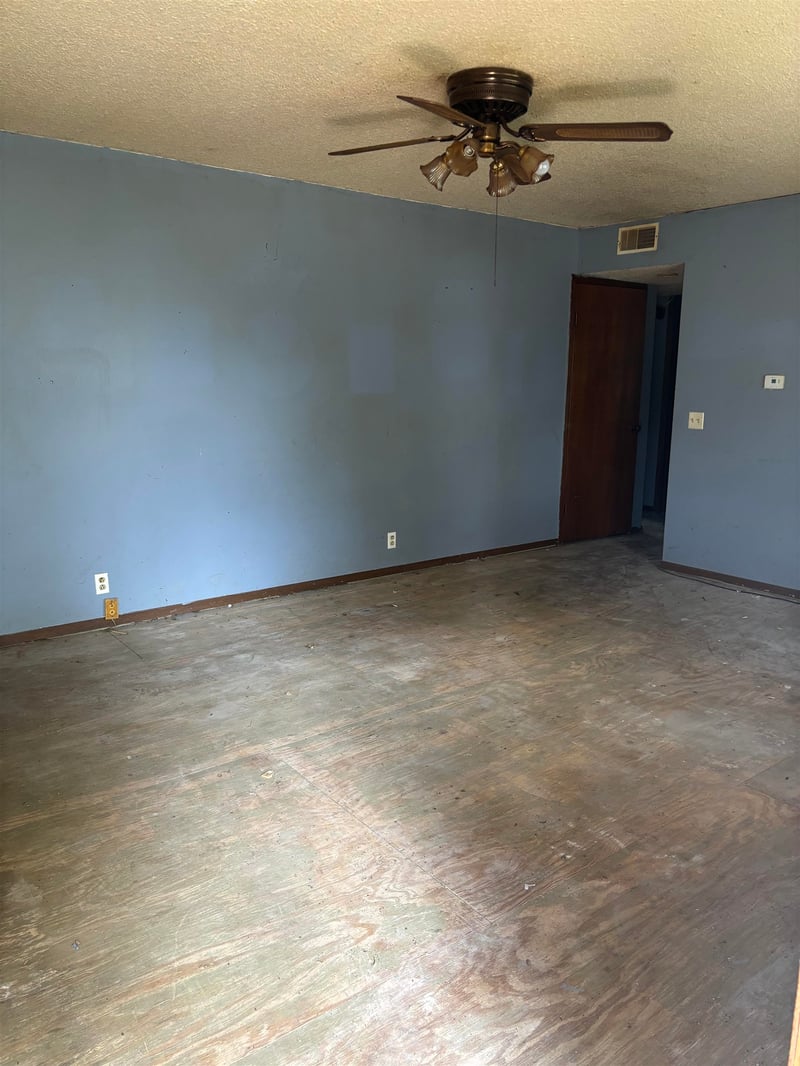 311 E 8th St, Wellington, KS 67152