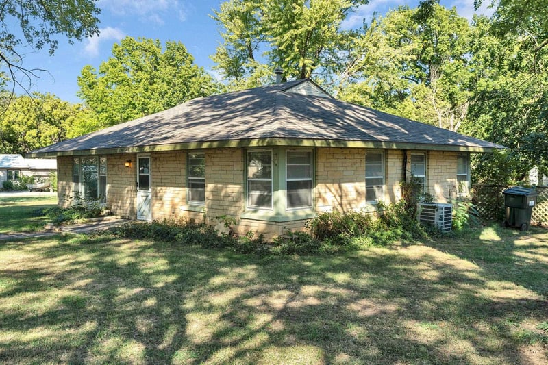 120 N Ohio, Oxford, KS 67119