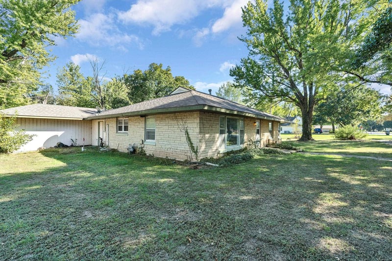 120 N Ohio, Oxford, KS 67119