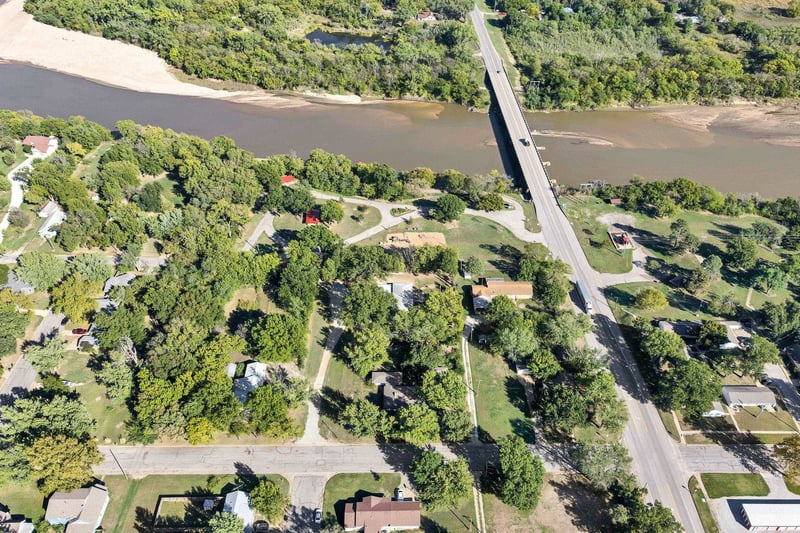 120 N Ohio, Oxford, KS 67119